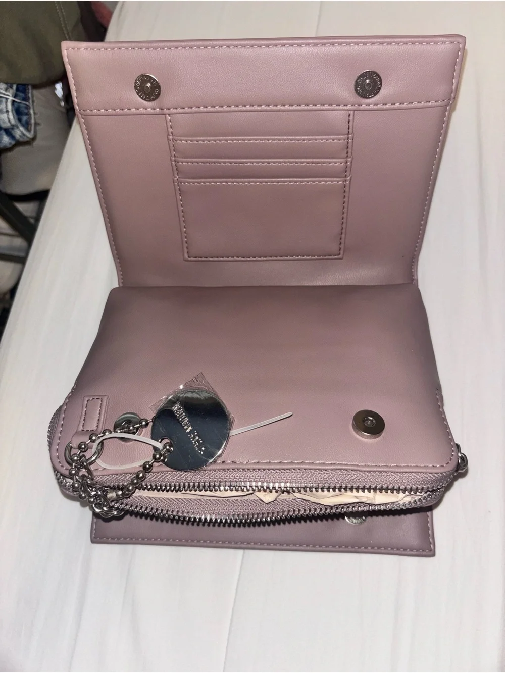 Steve Madden compact steve